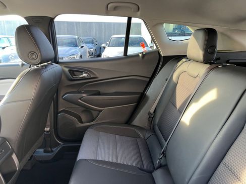 Used 2025 Chevrolet Trax LT image 38