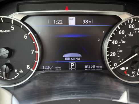 Used 2024 Nissan Altima 2.0 SR FWD image 22