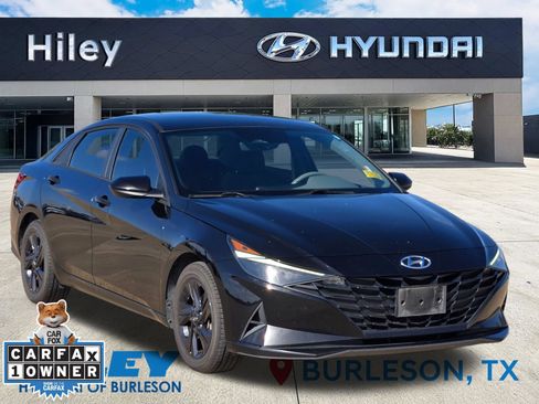 Used 2021 Hyundai Elantra SEL FWD image 2
