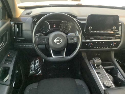 Used 2024 Nissan Pathfinder SV AWD/4WD image 10