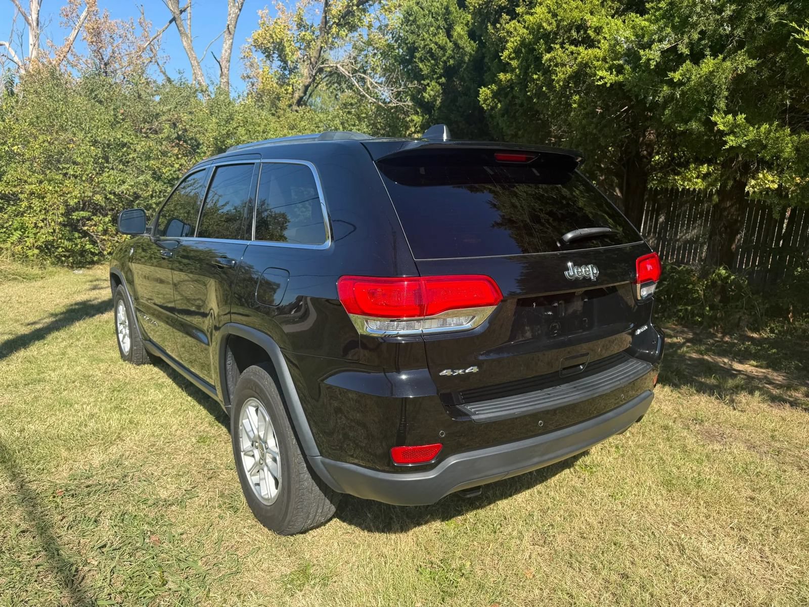 Used 2019 Jeep Grand Cherokee Laredo AWD/4WD image 6