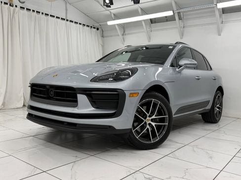 Certified 2025 Porsche Macan image 7