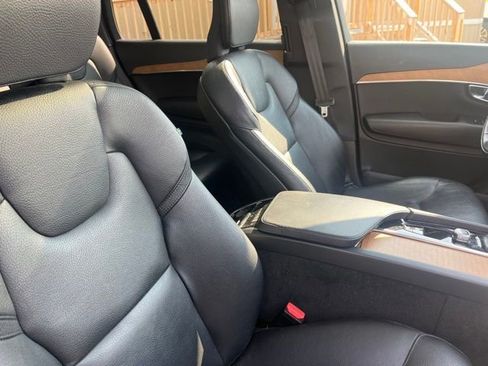 Used 2022 Volvo XC90 T6 Momentum w/ Advanced Package image 23