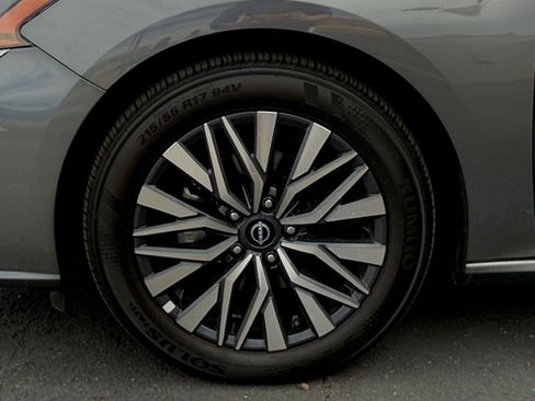 Used 2025 Nissan Altima 2.5 SV image 29