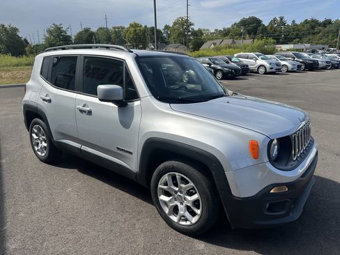 Used 2018 Jeep Renegade Latitude image 10