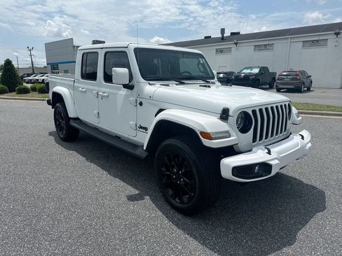 Used 2023 Jeep Gladiator Overland AWD/4WD image 2