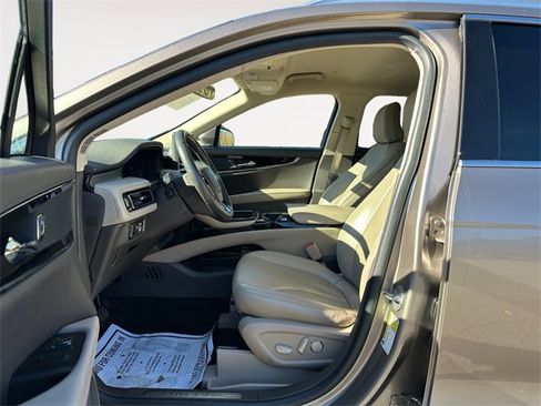 Used 2021 Lincoln Nautilus FWD w/ Equipment Group 101A image 9