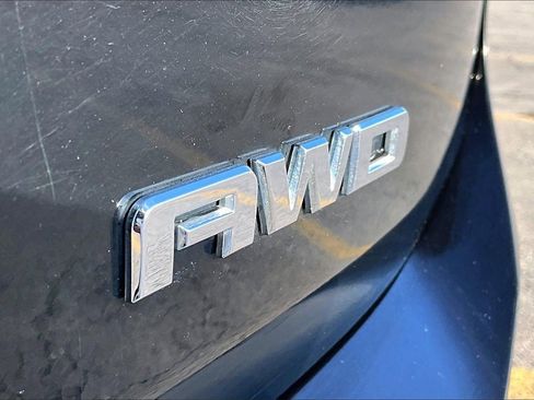 Used 2021 GMC Terrain SLT image 8