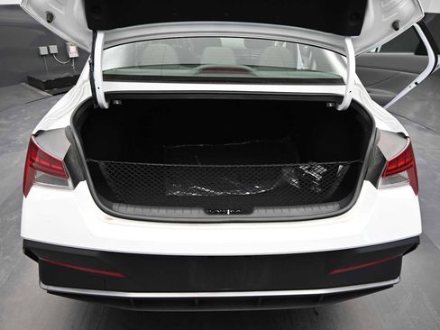 Used 2025 Hyundai Elantra SEL FWD image 12