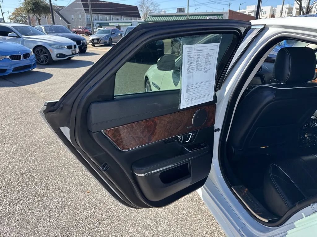 Used 2019 Jaguar XJ R-Sport AWD/4WD image 15