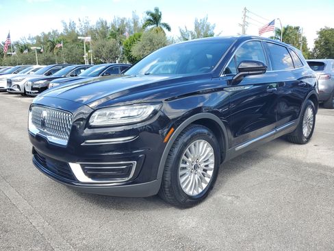 Used 2020 Lincoln Nautilus FWD image 2
