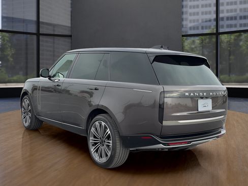New 2026 Land Rover Range Rover Long Wheelbase SE AWD/4WD image 3