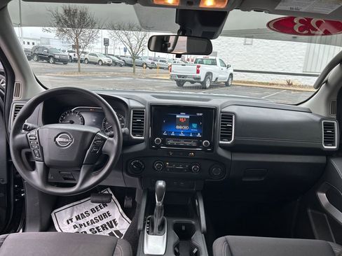 Used 2023 Nissan Frontier SV image 18