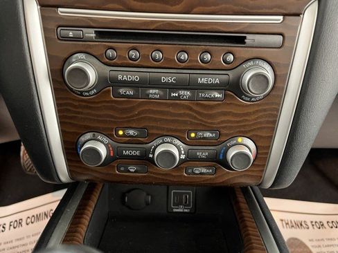 Used 2020 Nissan Pathfinder Platinum FWD image 23
