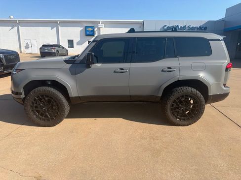 Used 2024 Lexus GX 550 w/ Accessory Package (Z1) AWD/4WD image 2