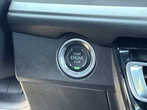 Used 2025 Chevrolet Traverse LT FWD image 20
