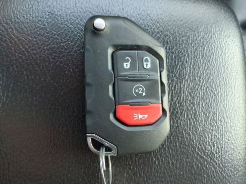 Used 2020 Jeep Wrangler Unlimited Sahara w/ Uconnect 4C Nav & Sound Group image 28