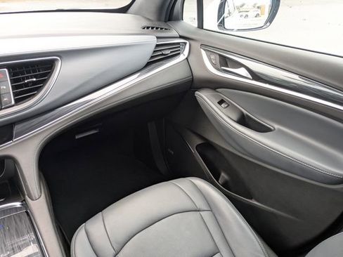 Used 2024 Buick Enclave Premium image 23