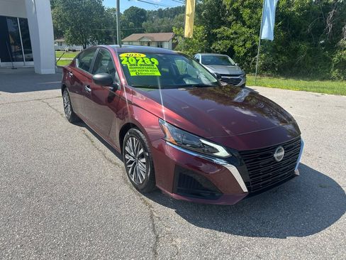 Used 2025 Nissan Altima 2.5 SV FWD image 7