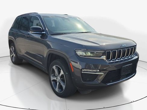 Used 2022 Jeep Grand Cherokee Limited 4xe w/ Luxury Tech Group II AWD/4WD image 4