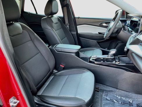 Used 2026 Chevrolet Trax LT FWD image 25