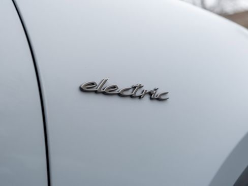 Certified 2025 Porsche Macan Turbo Electric image 50