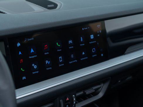 Certified 2025 Porsche Cayenne S image 27