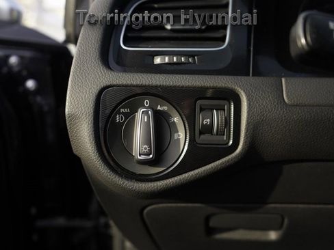 Used 2017 Volkswagen Golf 4-Door image 16