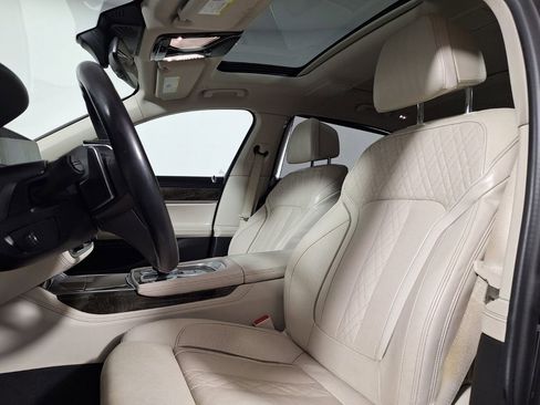 Used 2022 BMW 740i w/ Premium Package RWD image 24