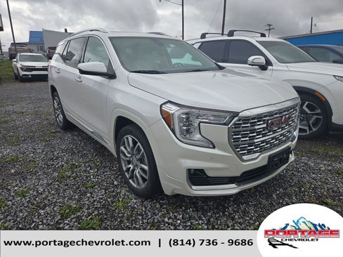 Used 2022 GMC Terrain Denali w/ LPO, Floor Liner Package image 8