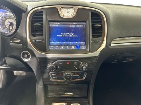 Used 2022 Chrysler 300 Touring L image 21