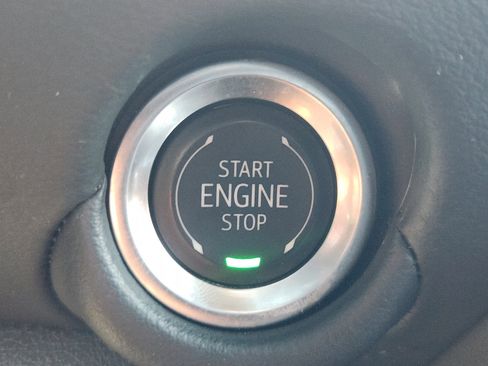 Used 2025 Chevrolet Tahoe Premier AWD/4WD image 21