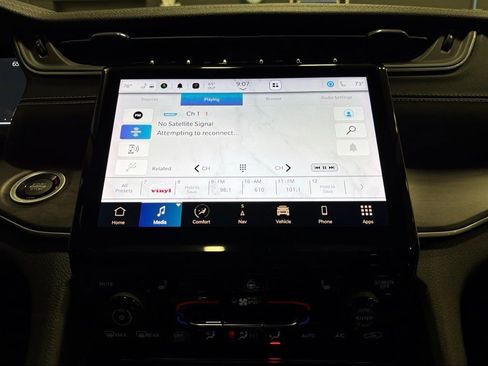 Used 2024 Jeep Grand Cherokee Limited image 7