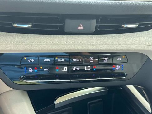 Used 2023 Buick Envision Avenir AWD/4WD image 32