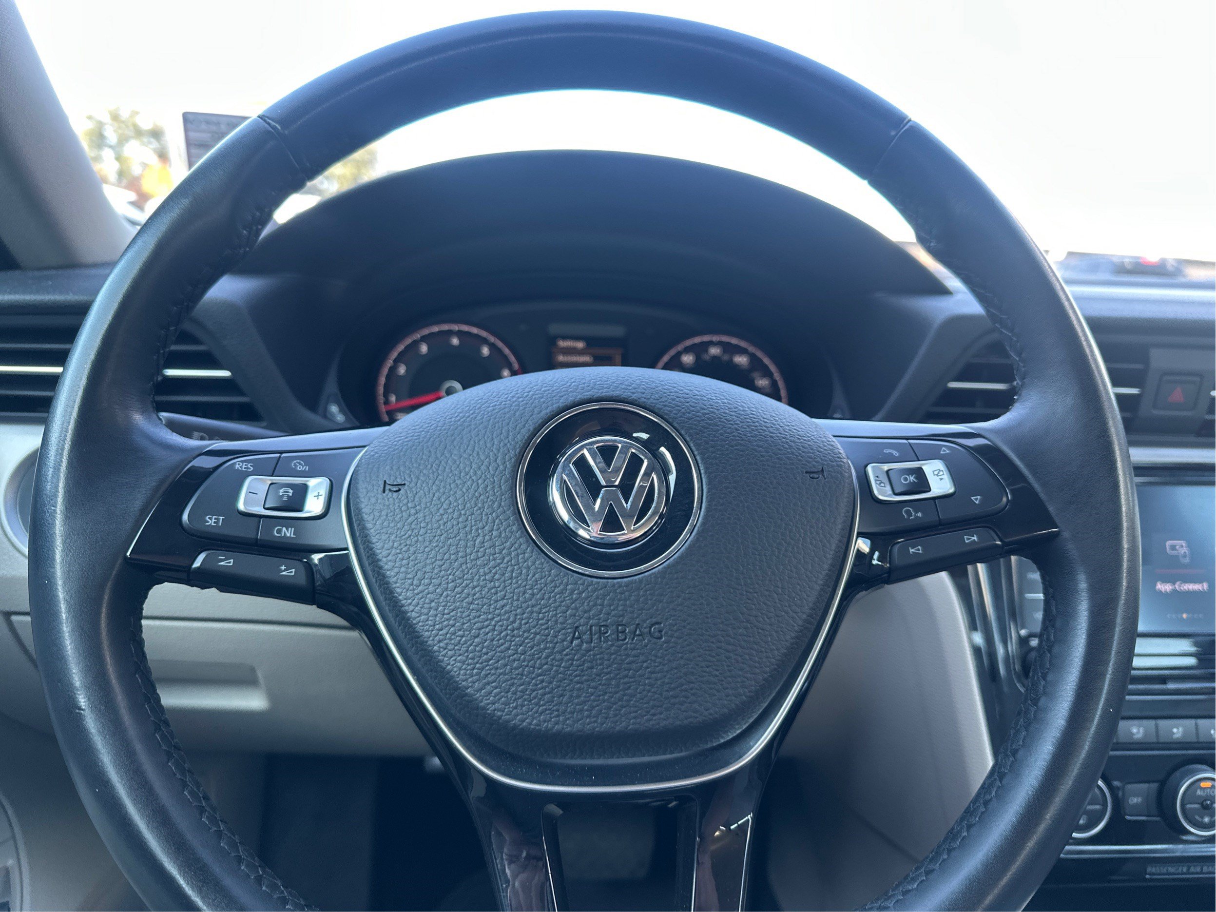 Used 2020 Volkswagen Passat 2.0T SE FWD image 18