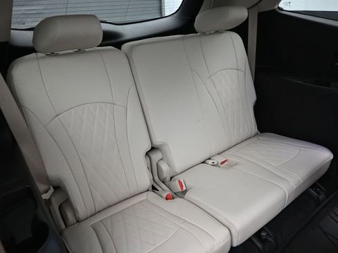 Used 2023 Buick Enclave Avenir w/ Avenir Technology Package image 16