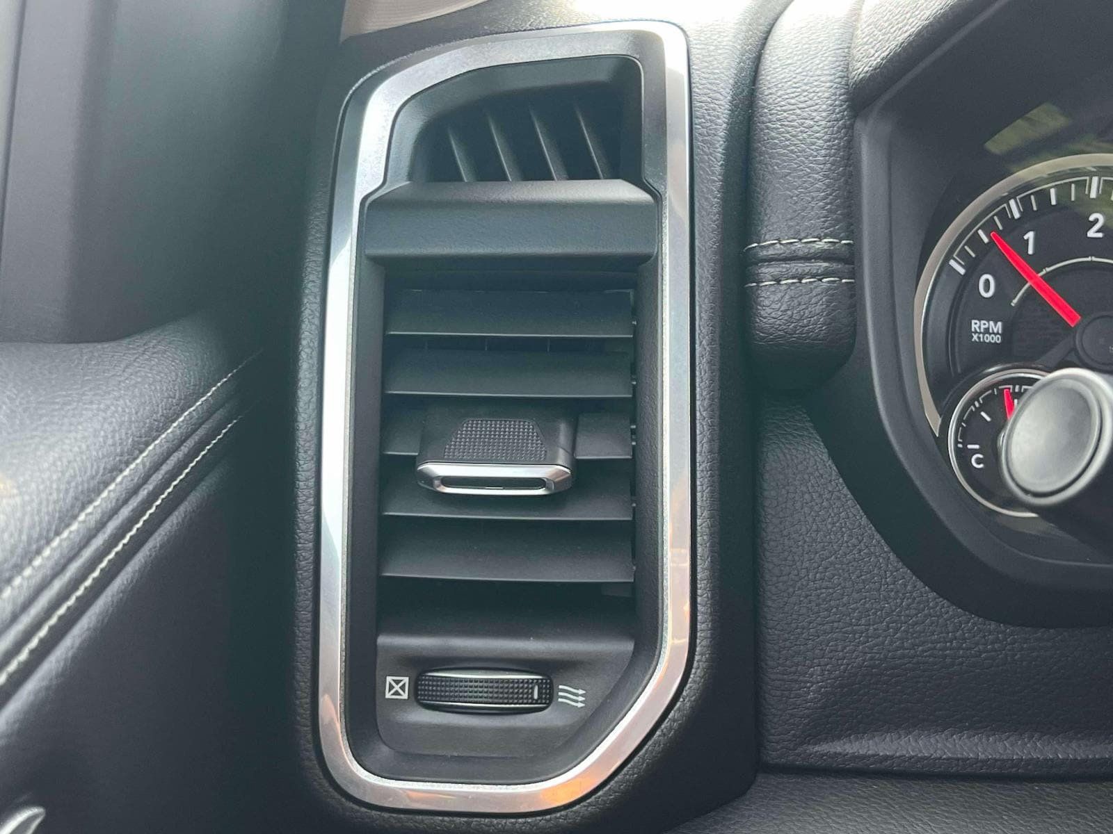 Used 2021 RAM 1500 Laramie AWD/4WD image 13