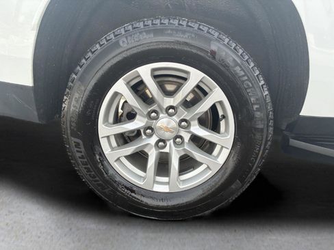 Used 2024 Chevrolet Suburban LT image 34