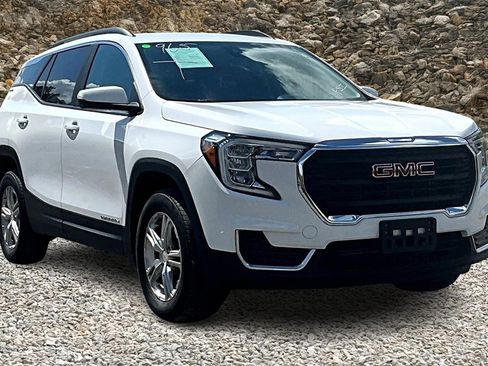 Used 2023 GMC Terrain SLE w/ Driver Convenience Package image 11