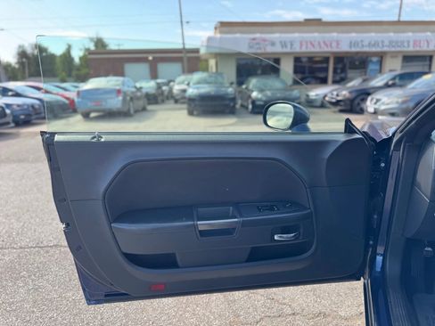 Used 2014 Dodge Challenger SXT image 26