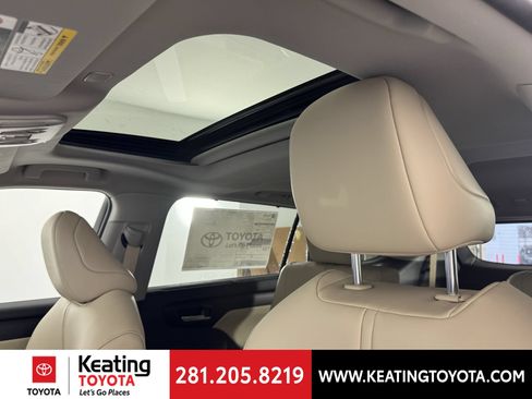 Used 2025 Toyota Highlander XLE AWD/4WD image 20