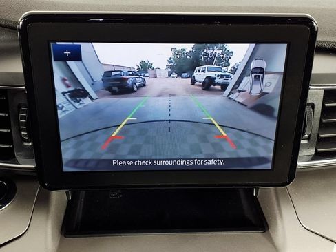 Used 2021 Ford Explorer XLT w/ Equipment Group 202A AWD/4WD image 15