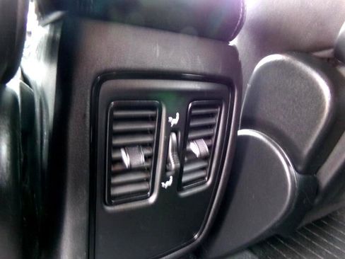 Used 2021 Dodge Durango SXT image 34