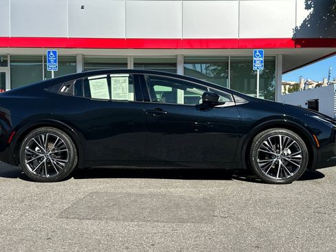 Used 2026 Toyota Prius XLE image 3