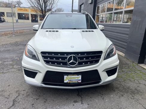 Used 2015 Mercedes-Benz ML 63 AMG 4MATIC image 9