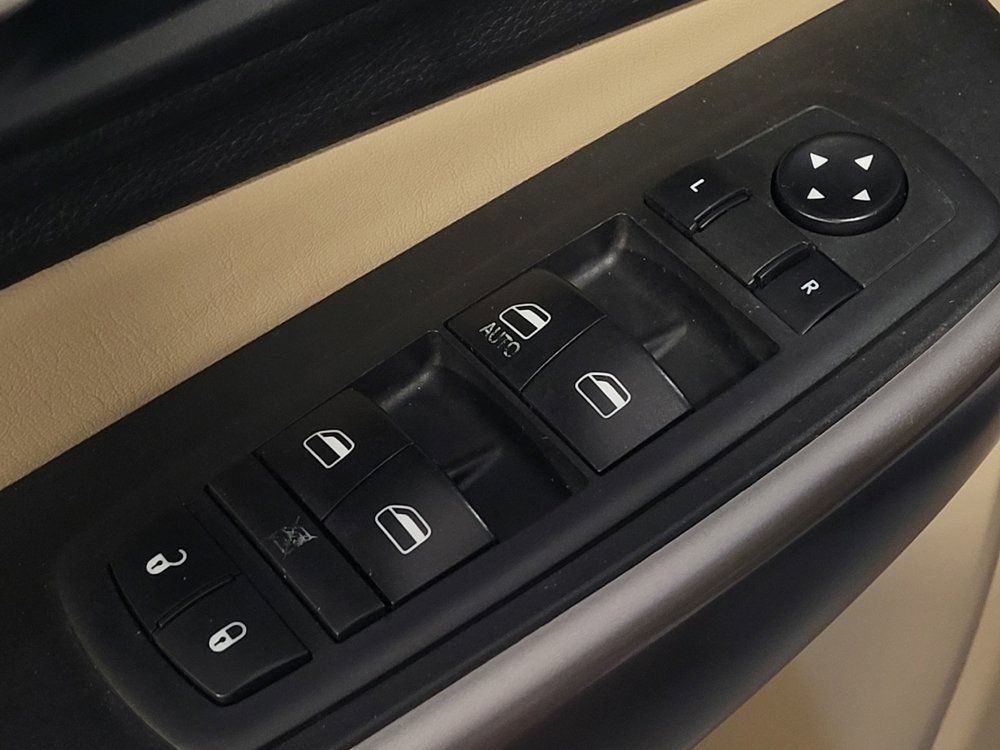 Used 2019 Jeep Cherokee Latitude w/ Popular Appearance Group FWD image 27