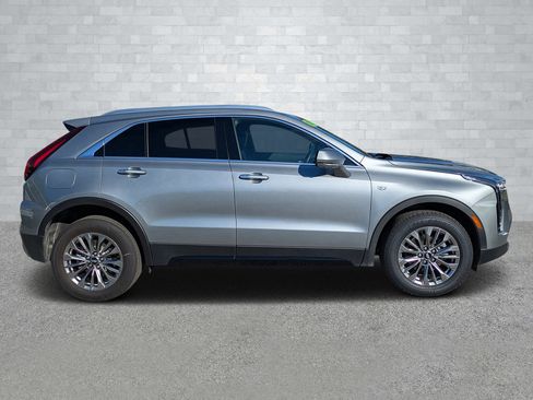 Used 2025 Cadillac XT4 Premium Luxury image 4