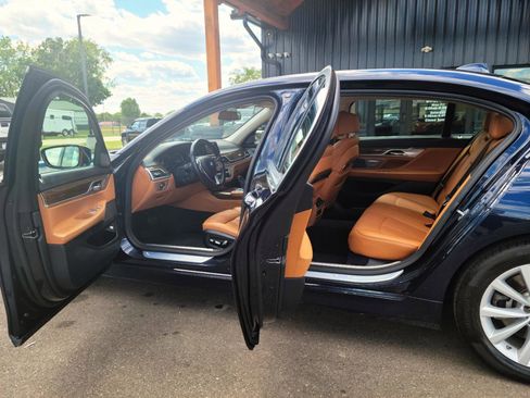 Used 2019 BMW 750i xDrive w/ Executive Package AWD/4WD image 7