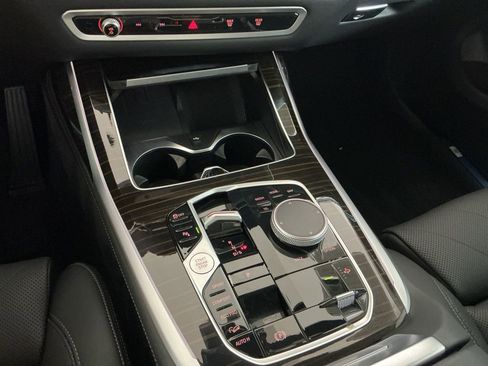 Certified 2025 BMW X7 xDrive40i w/ Premium Package image 13