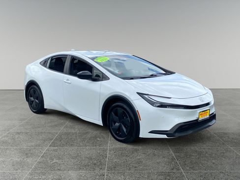 Used 2023 Toyota Prius LE FWD image 7